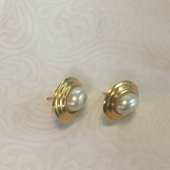 Gold Plated Faux Oval White Pearl Earrings - Picture 4 of 6
